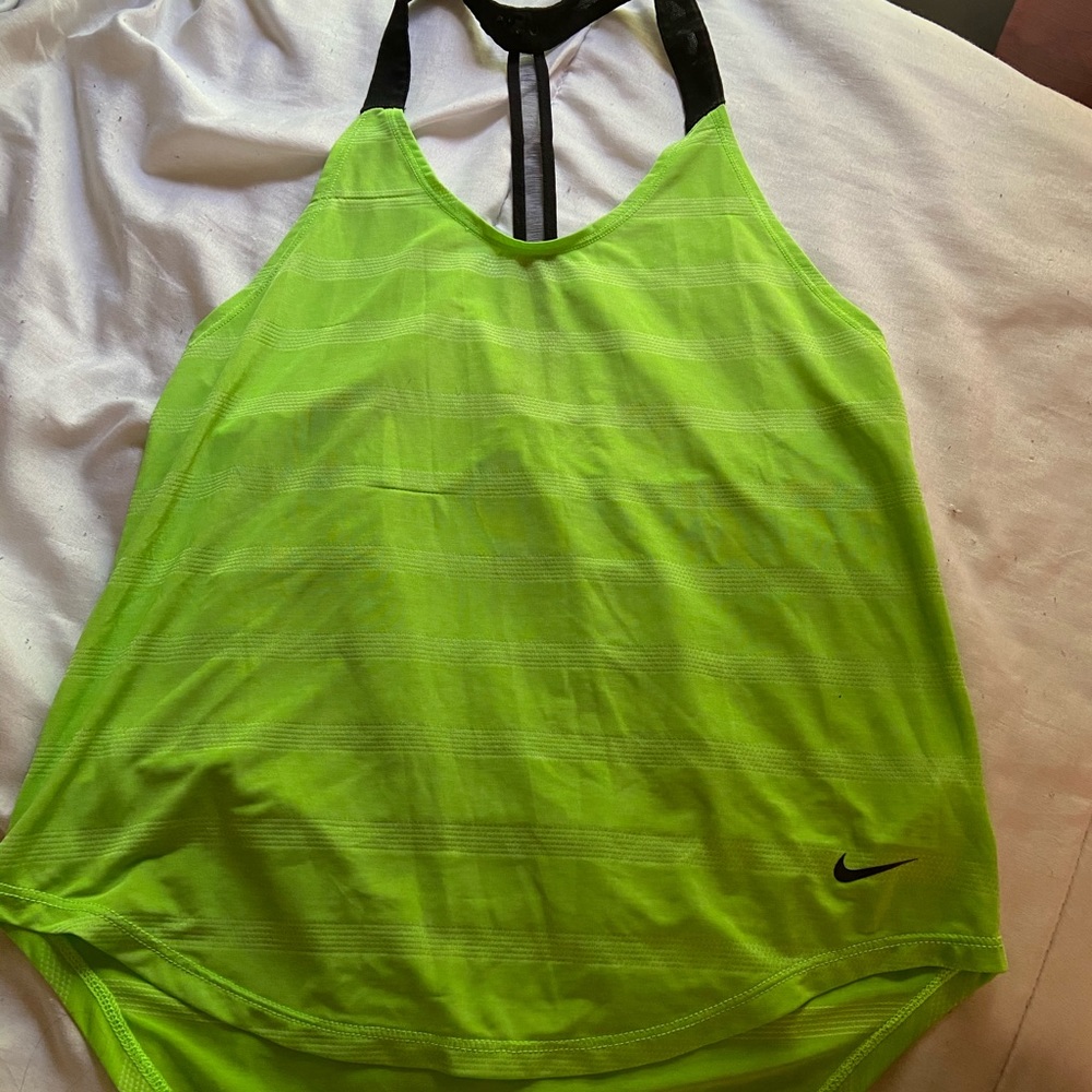 Size XS Women’s Dri- Fit Nike Shirt
